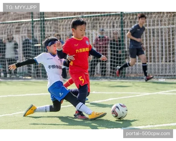 地方电视台播出青少年足球教学节目,重点讲解五人制足球中的混合防守概念 地方电视台播出青少年足球教学节目,重点讲解五人制足球中的混合防守概念